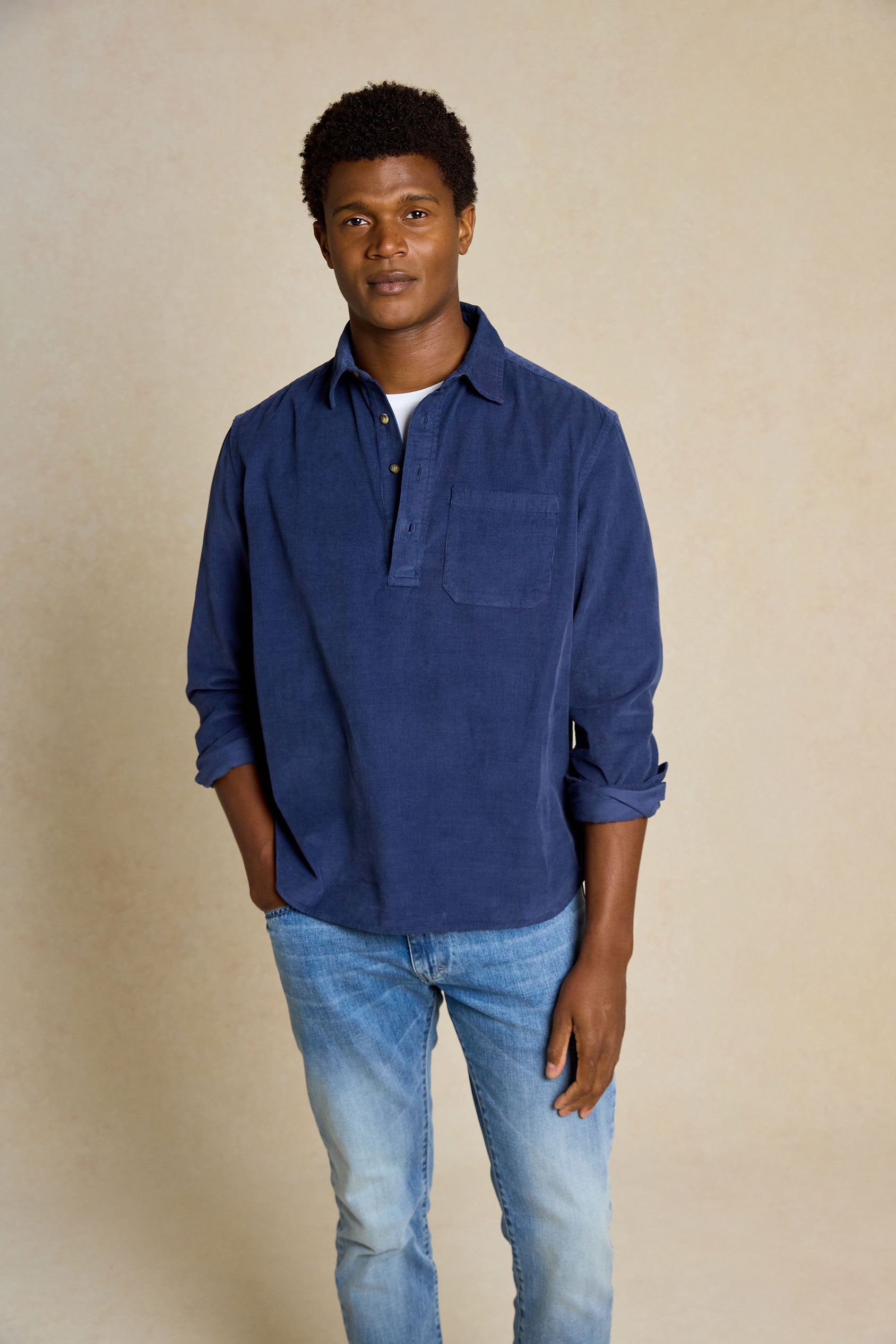 Elevate your look with the Bedgebury Navy Cord Popover Shirt. Garment-dyed for unique fading, this shirt blends distinctive style with modern comfort.