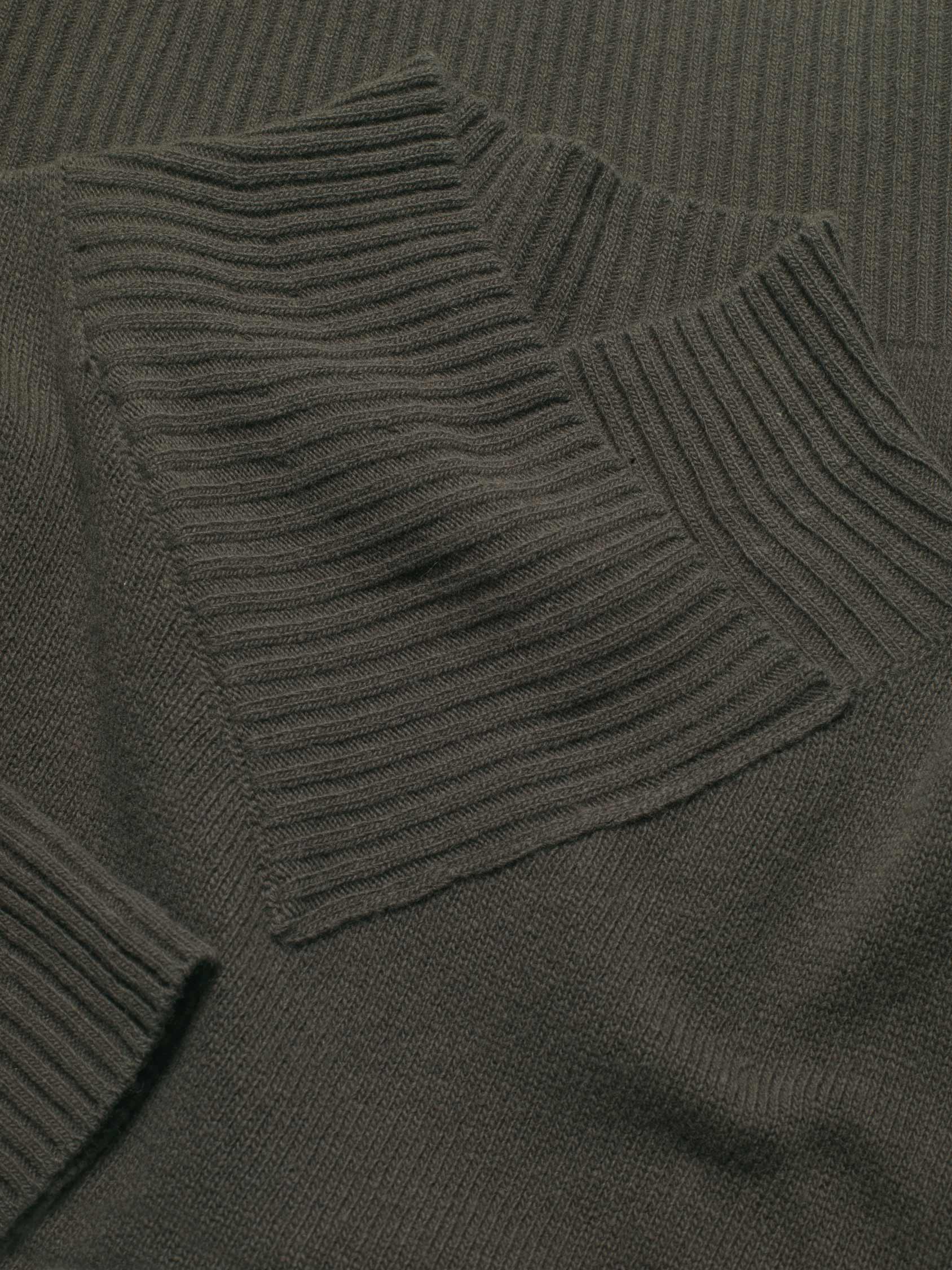 Stay cosy this Autumn/Winter with our Fonthill Khaki Wrap Neck Jumper. Featuring a stylish wrap neck and rolled cuffs, it's the perfect blend of comfort and elegance.