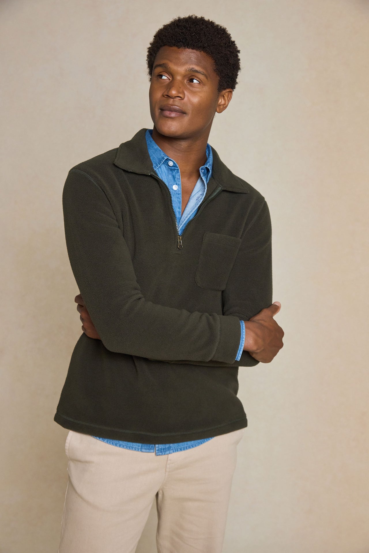 Discover the Glenmore Khaki Half Zip Fleece. This versatile menswear essential combines a classic half-zip design with warm microfleece, creating comfort with a modern twist.