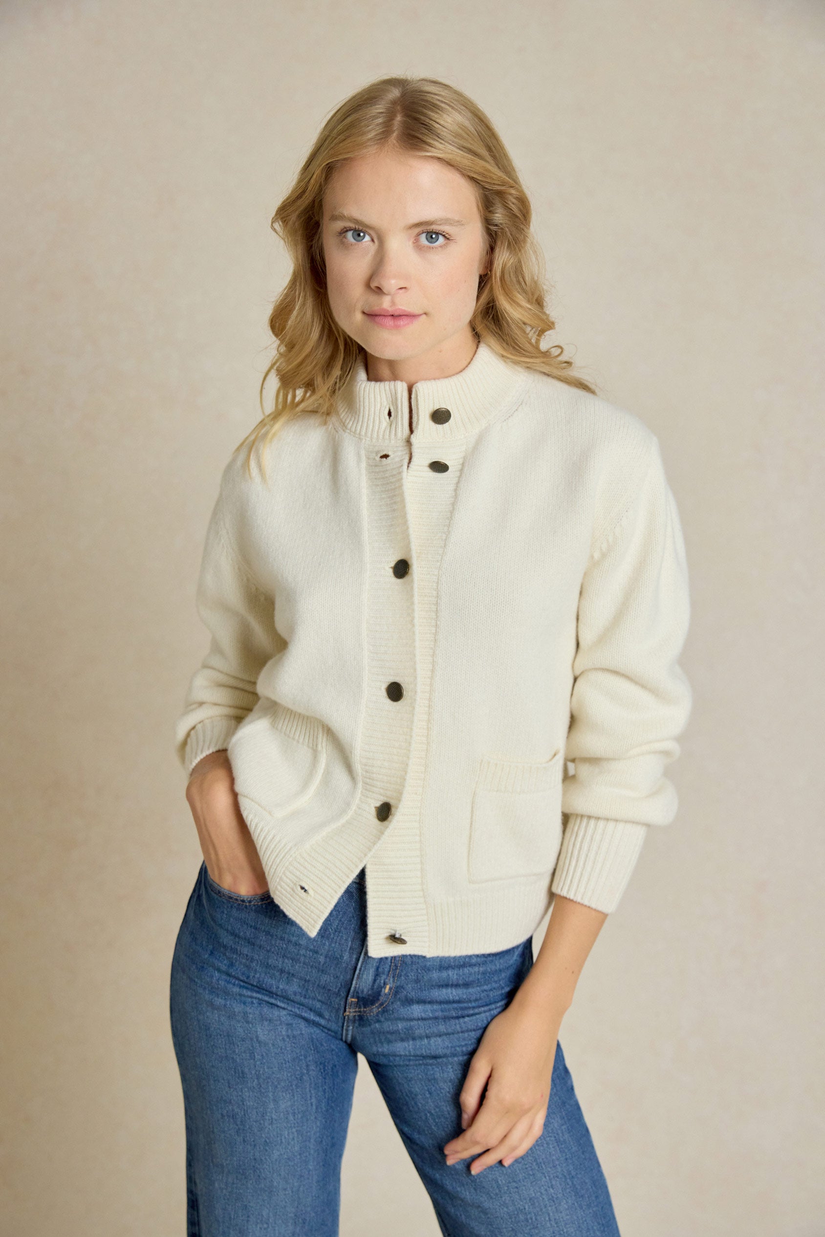 Stay cosy in the Melbury Ivory Crew Neck Cardigan, perfect for Autumn and Winter. Featuring patch pockets and stylish brass buttons - this is warmth and style in one.