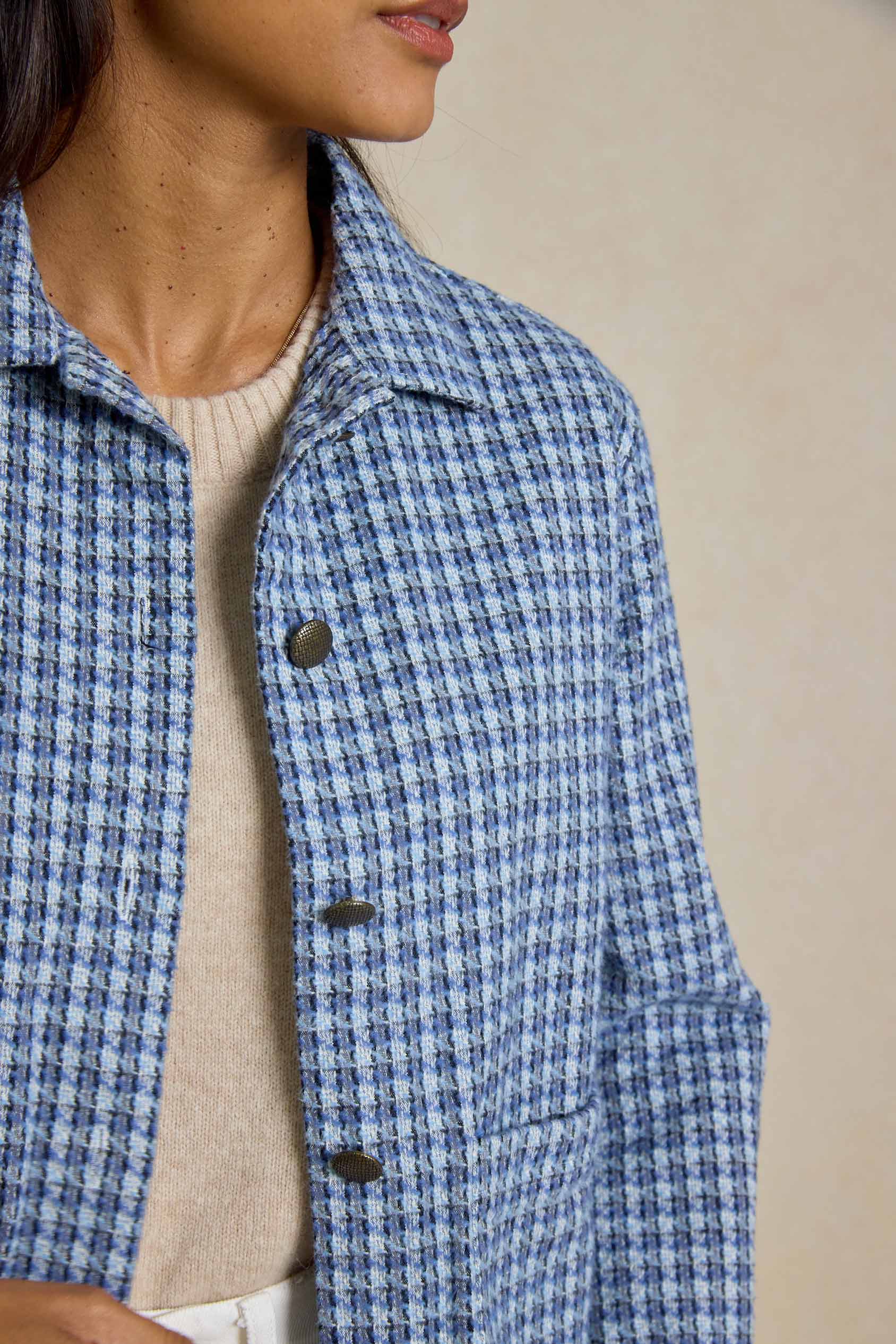 Enhance your style with our Staunton Blue Tweed Jacket. Lightweight, 100% cotton and perfect for any season. Timeless design meets modern comfort.