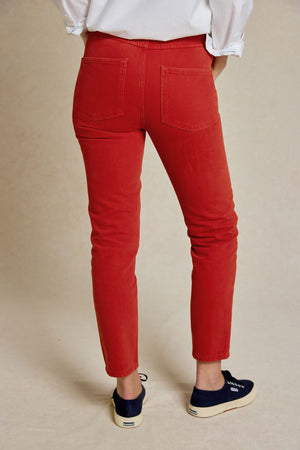 Step up your style with the Sway Red Mom Jeans. Made in Portugal and crafted from 100% cotton, these non-stretch denim mom jeans offer the perfect fit mixed with timeless style.