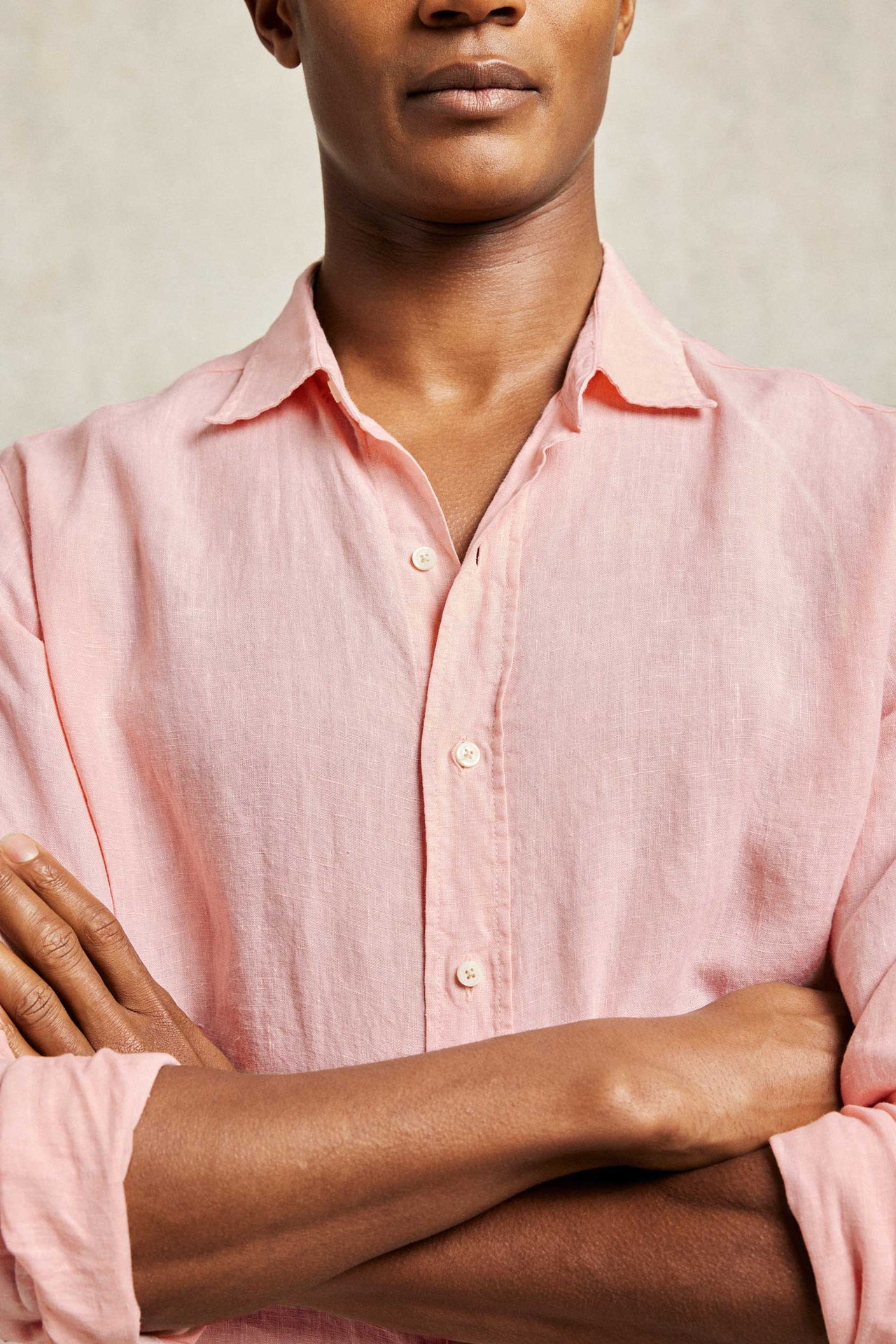 Linen garment dyed washed men’s pink shirt with classic collar. 100% Linen. Cut from soft linen to an immaculate fit with a classic collar. Casual wear. Made in Portugal. Machine wash. Size S, M, L, XL, XXL.