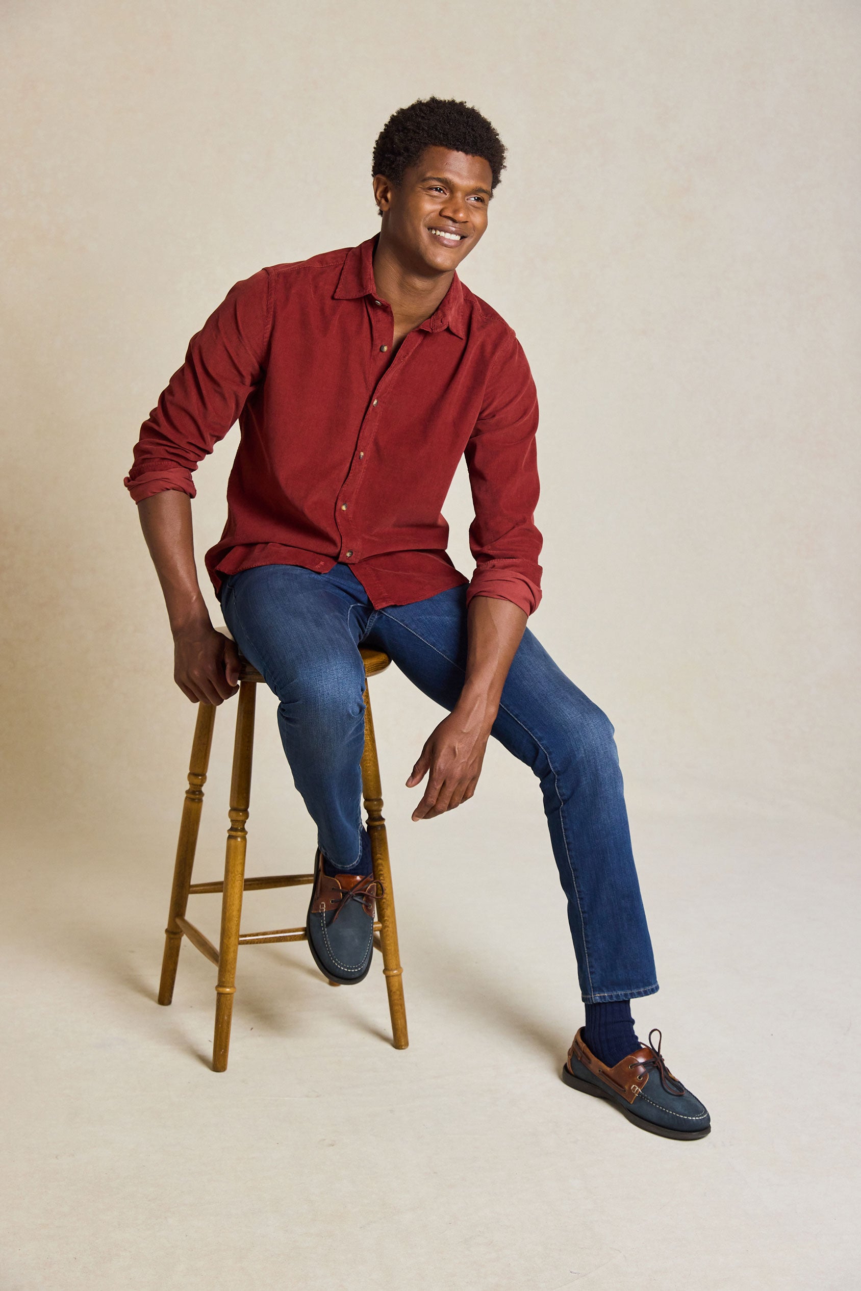 Enhance your wardrobe with the Wyck Rust Cord Shirt. Crafted from 100% cotton, this shirt combines rich color with a classic collar for a versatile and stylish look.