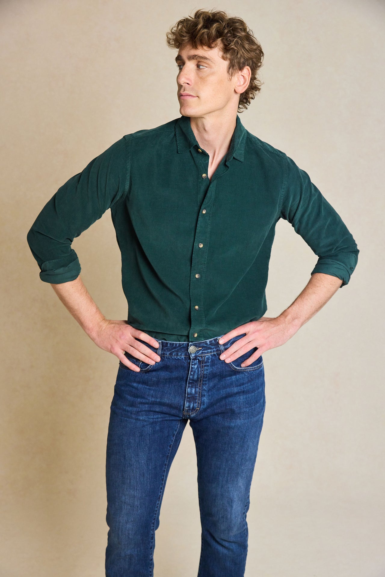 Elevate your look with the Wyck Pine Cord Shirt. Made from 100% cotton and featuring a classic collar, this shirt offers the perfect blend of classic and modern style.